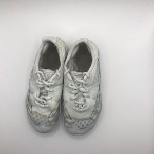 Nfinity cheer shoes size Y1